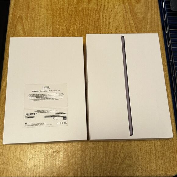 Ipad 9th Generation Apple Silver Tablet EMPTY BOX only for Storage - Picture 2 of 7